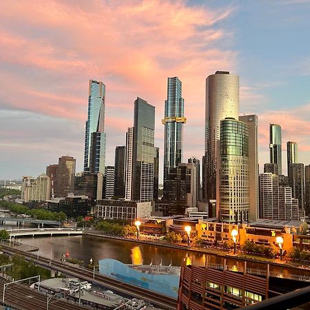 Aura2107, 2 Bedroom Apartment With Balcony, Stunning Yarra River And City Views 멜번 외부 사진