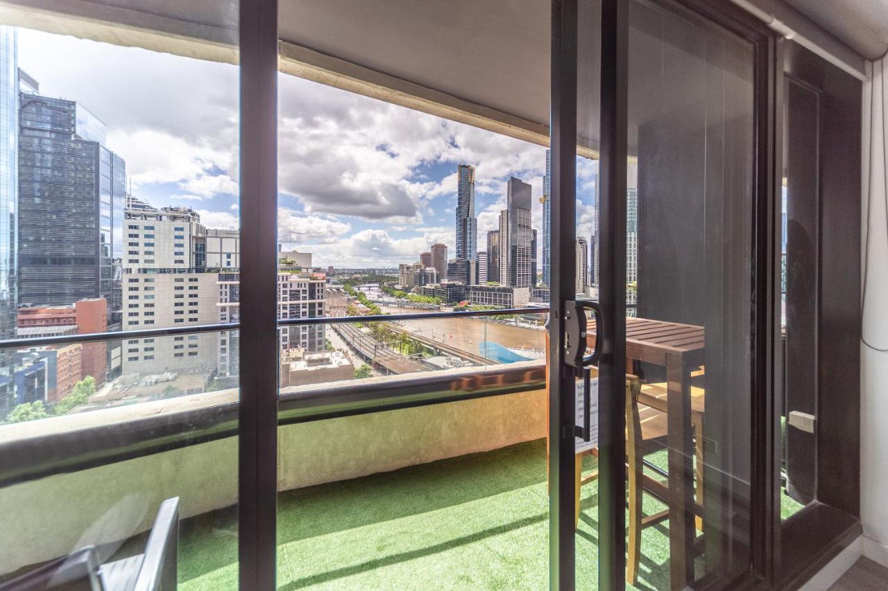 Aura2107, 2 Bedroom Apartment With Balcony, Stunning Yarra River And City Views 멜번 외부 사진