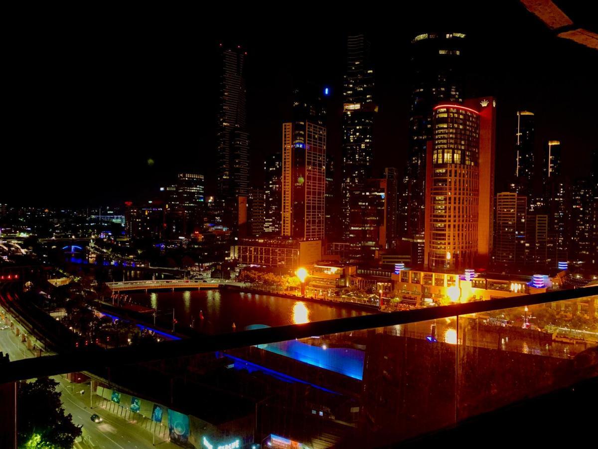 Aura2107, 2 Bedroom Apartment With Balcony, Stunning Yarra River And City Views 멜번 외부 사진