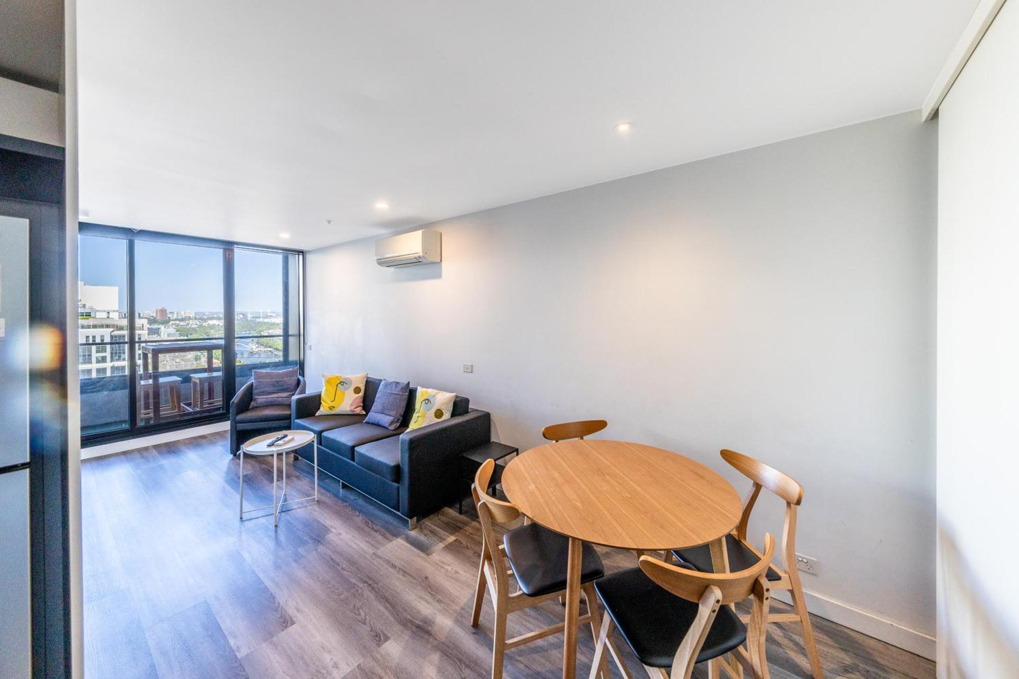 Aura2107, 2 Bedroom Apartment With Balcony, Stunning Yarra River And City Views 멜번 외부 사진