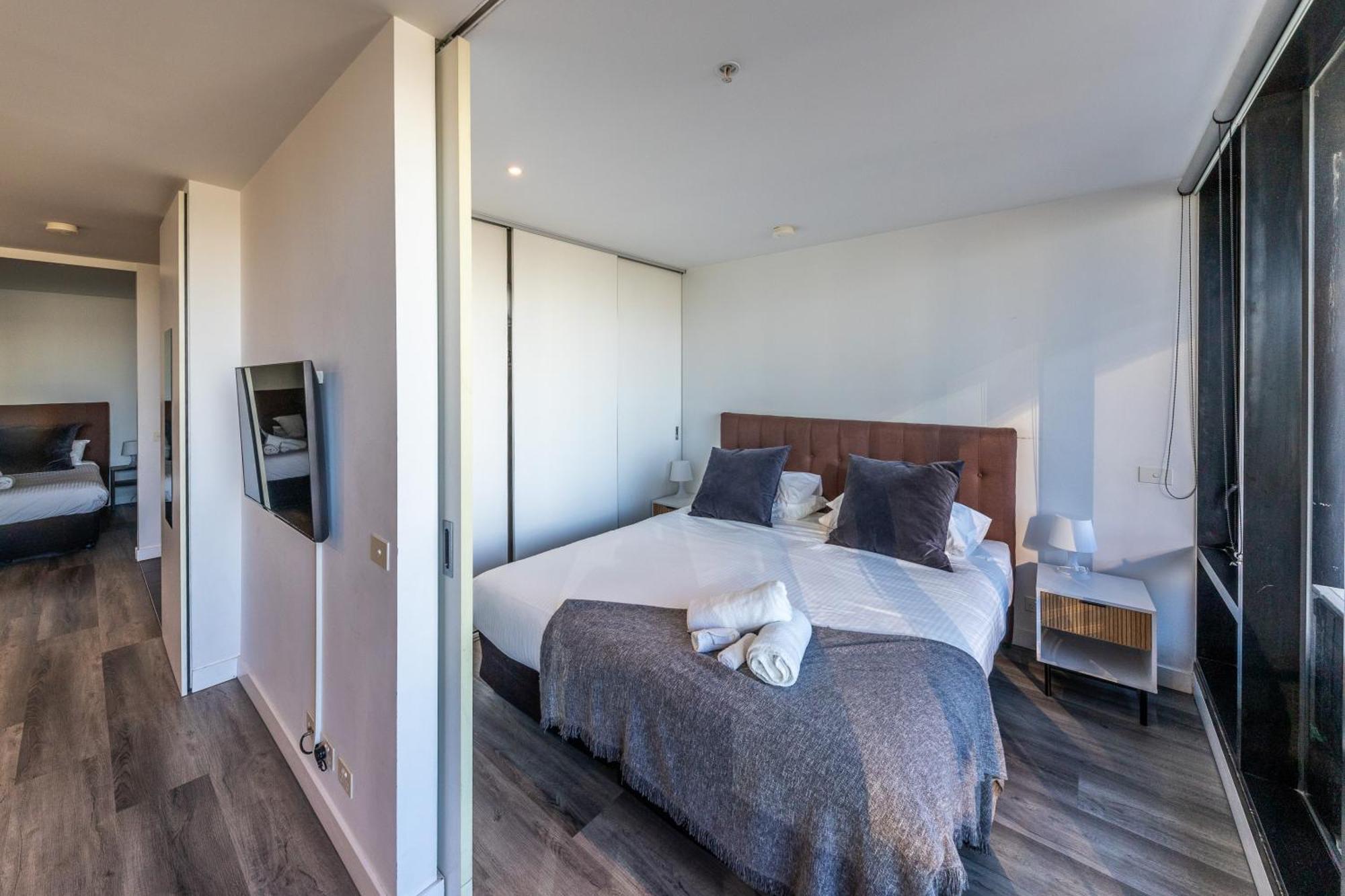 Aura2107, 2 Bedroom Apartment With Balcony, Stunning Yarra River And City Views 멜번 외부 사진